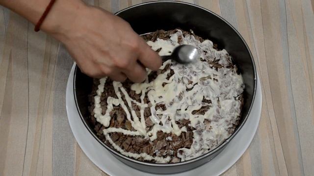 Салат слоеный с мясом, свеклой, морковью по-корейски. смотреть онлайн