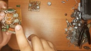 Осциллограф С1-68 порадовал содержимым. Много КМ конденсаторов.