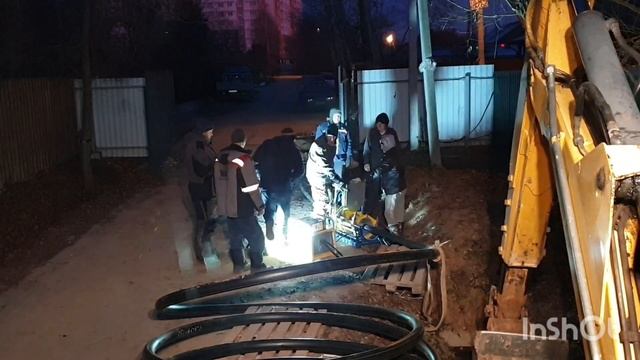 прокладываем газовую трубу с помощью экскаватора смотреть онлайн