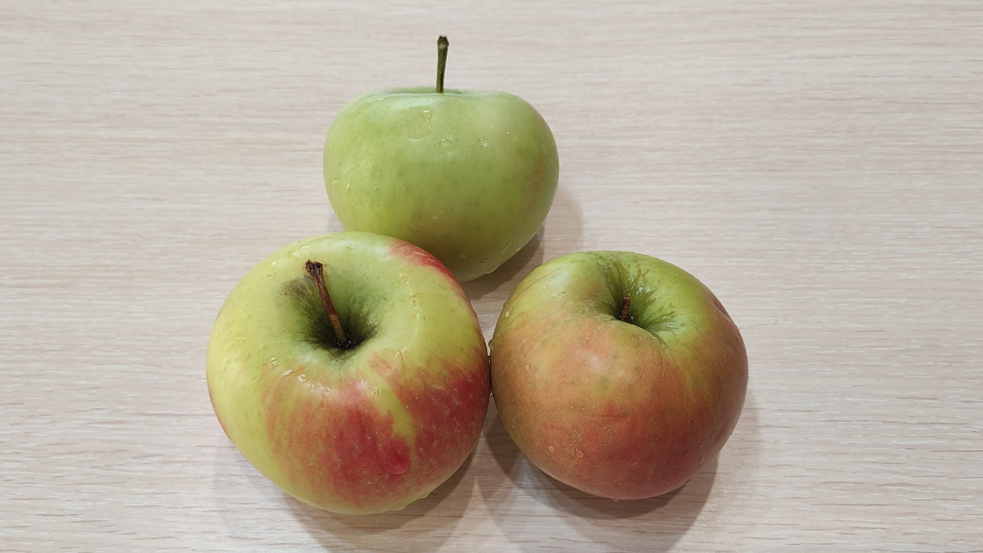 Каждый день пеку к чаю, но этот  пирог чаще всего! Уж очень он вкусный и воздушный