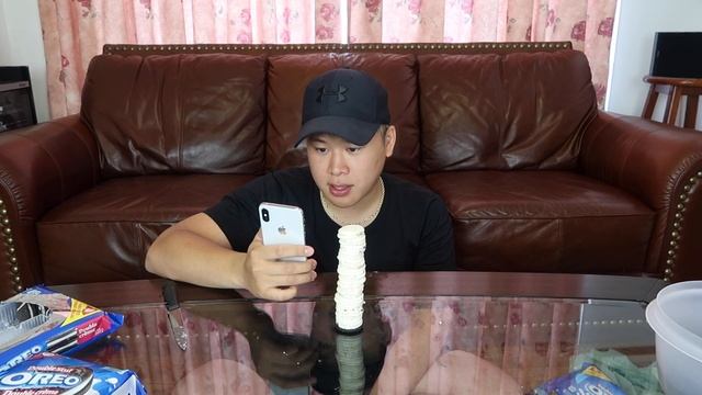 100 LAYERS OF OREOS!!! (DOUBLE STUF) смотреть онлайн