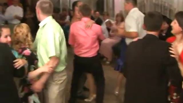 Весілля. Полька з гудзом - коломийка - танець з віником і конкурсом. Весільна музика. смотреть онлайн