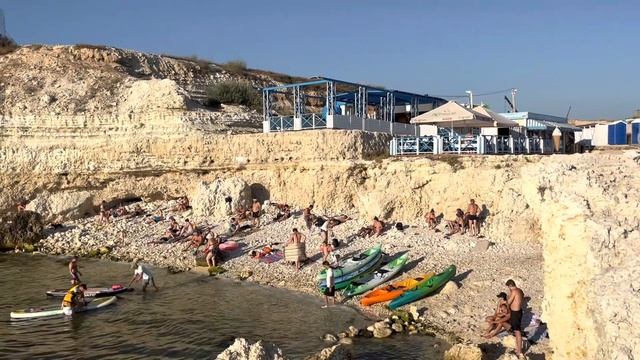 Река ФЕКАЛИЙ в ГОЛУБОЙ БУХТЕ Севастополя! ШОК-Во что превратился ПЛЯЖ в 2022 году! Не верится ! смотреть онлайн