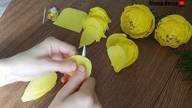 Пионы из гофрированной бумаги с конфетой внутри, цветы из бумаги, пион, букет из конфет, DIY flower смотреть онлайн