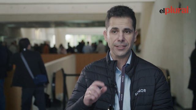 Presentan nuevos dispositivos con sistema operativo potenciado por IA en el Mobile World Congress смотреть онлайн