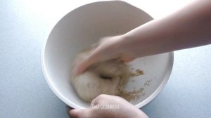 Цельнозерновой пшеничный хлеб на ржаной закваске