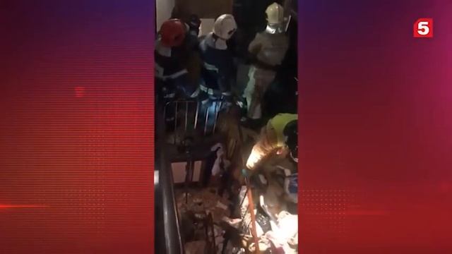 В Петербурге в заваленной под потолок мусором квартире ищут пропавших хозяев смотреть онлайн