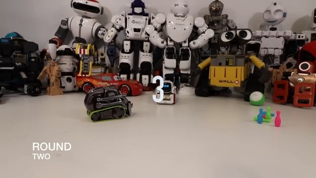 Cozmo - BOWLING COMPETITION - Collector's Edition Vs Classic (Lets Play Anki's New Robot Review!)