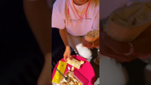 Шаверма в стиле аэропорта #местаспб #кудагоспб #кудасходитьвмоскве #интересныеместаспб #питер смотреть онлайн