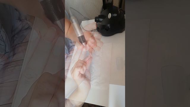Продолжаю снимать и монтировать короткие видео своих работ💅😊 #маникюр#домашнийманикюр#делаюманикюр смотреть онлайн
