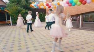 "НЕЗАБУДКОВЫЙ ВАЛЬС" фрагмент выпускного утренника в частном детском саду "Солнышко" (Краснодар)