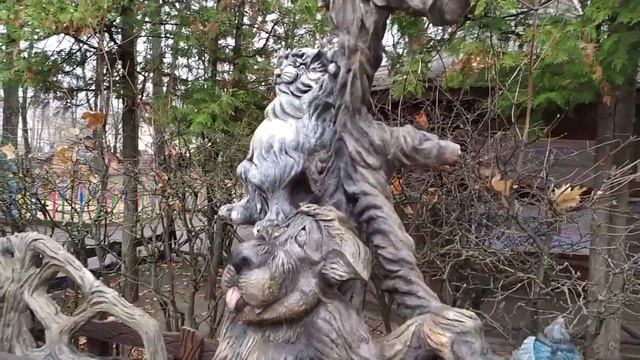 Красивая скульптура в виде Собаки и Кота. Парк Юность. Брянск смотреть онлайн