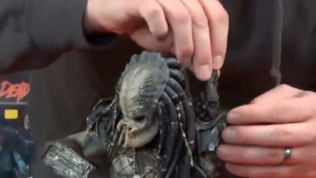 Unboxing Sideshow Collectibles' Predator 2 Elder Predator Statue смотреть онлайн