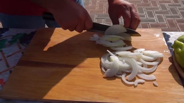 MEAT WITH VEGETABLES COOKED IN A POT ON OPEN FIRE. смотреть онлайн