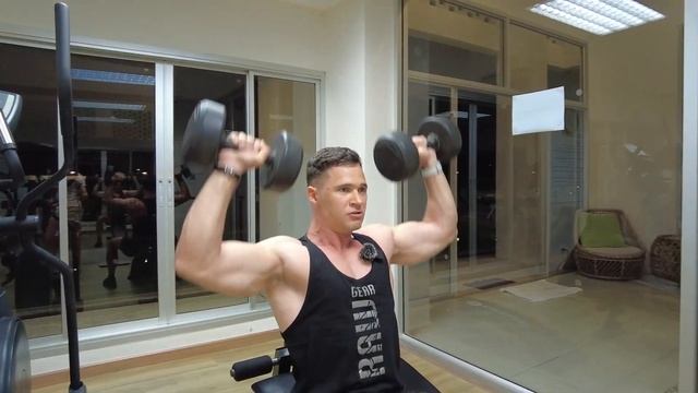 Как тренироваться, если у тебя только 2 легкие гантели? Часть 1 смотреть онлайн