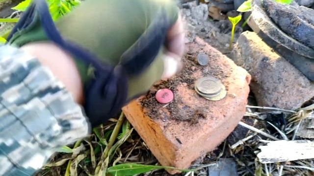 Шурф фундамента, неплохие находки!!! смотреть онлайн