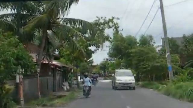 Driving Through Kerobokan in Bali смотреть онлайн