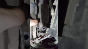 замена подушки двигателя со стороны коробки volkswagen GOLF plus