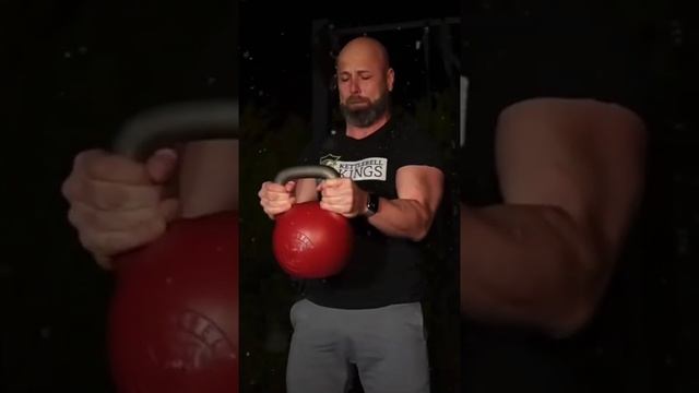 Подъём гири на бицепс.mp4 смотреть онлайн