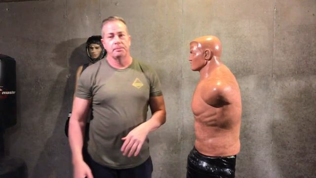 Close Quarters Bar Fight Defense смотреть онлайн