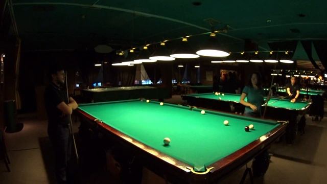 Полина против Антона в длинной партии по свободной пирамиде, русский бильярд смотреть онлайн