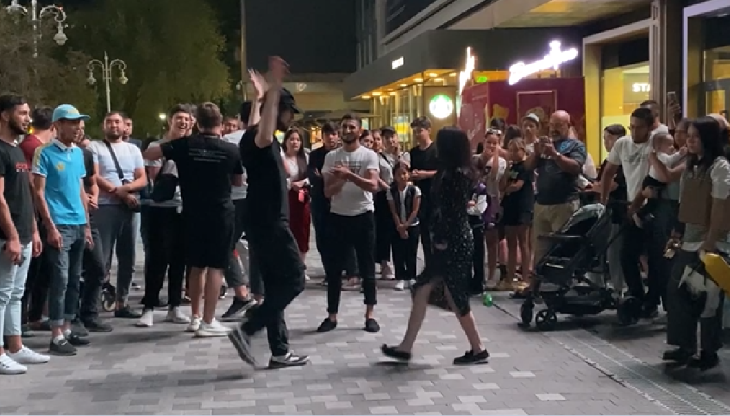 Девочка Танцуй Лезгинка 2023 Девочки Танцуют Супер В Казахстане Ловзар Лейла ALISHKA Салам Алейкум смотреть онлайн