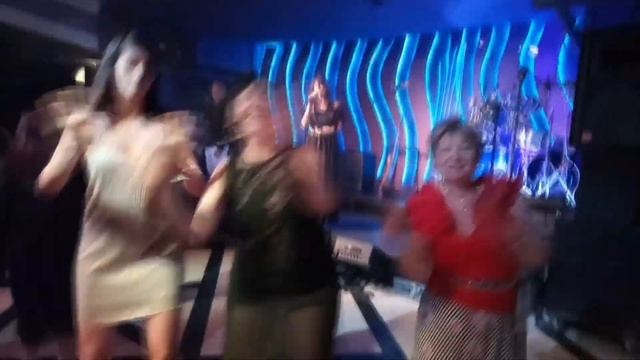 Старая смотреть онлайн