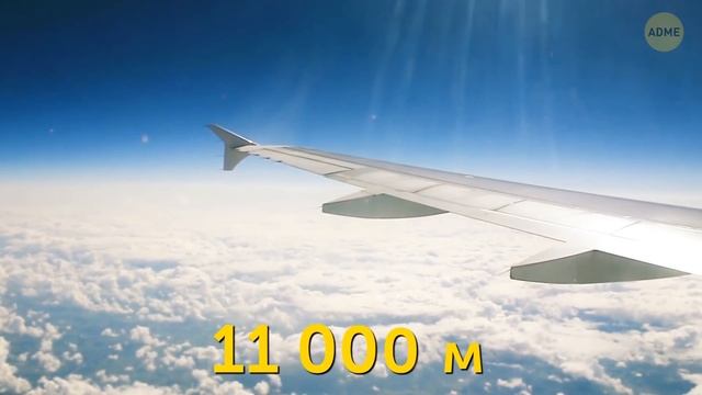 Почему некоторые самолеты оставляют в небе разноцветные следы? смотреть онлайн