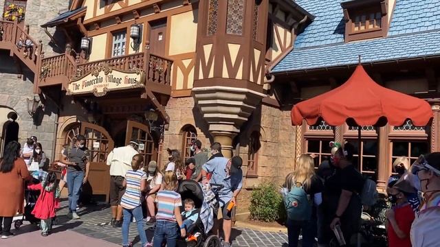 Каникулы в Диснейленде Орландо. Почему стоит покупать экспресс-билеты. Очереди. смотреть онлайн