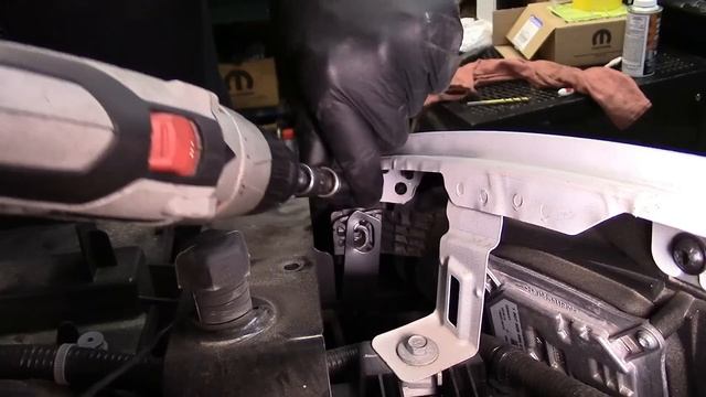Part 1/2: Jeep Cherokee KL front bumper/fascia and headlamp assembly removal смотреть онлайн