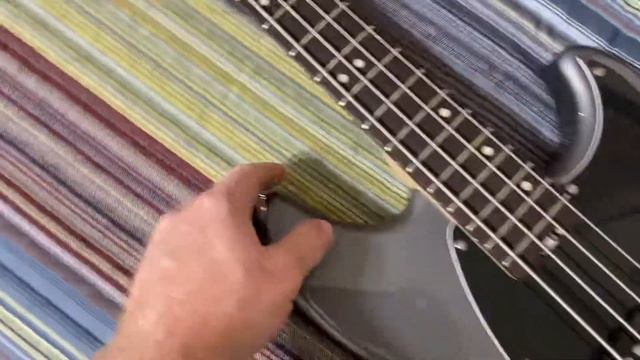 Unboxing a Smashed Box Shipment ☹️ - Schecter Banshee Bass 4 String 30 Inch Short Scale смотреть онлайн