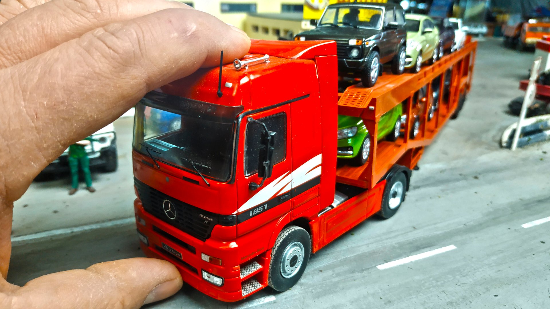 АВТОВОЗ привез машины! Разгрузка автомобилей. Про машинки. смотреть онлайн