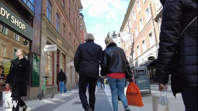 Walking In Drottninggatan, Stockholm (Sweden) смотреть онлайн