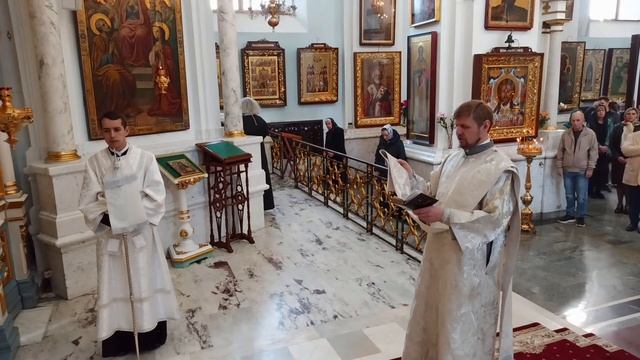 Епископ Пинский и Лунинецкий Георгий возглавил Божественную литургию в Свято-Духовом соборе смотреть онлайн