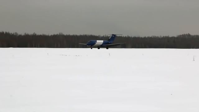 Двухдвигательный Як-40 с композитным крылом