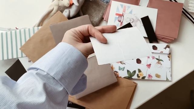 Творческий уголок в коммуналке. Рабочее место на подоконнике. Игрушки ручной работы. смотреть онлайн