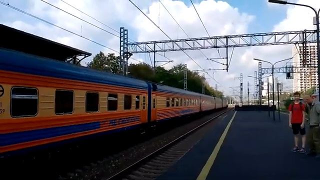 Электровоз ЭП2К-455 с фирменным поездом "Мегаполис" Москва-Санкт Петербург смотреть онлайн