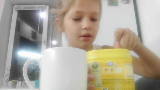 а следующее видео будет, как я ем какао Несквик в сухомятку. смотреть онлайн