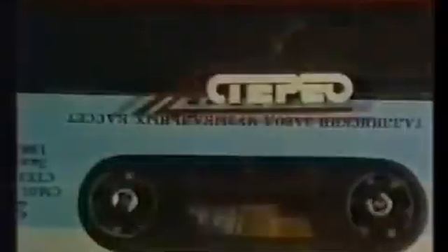 Советская реклама кассетного плеера Амфитон мини стерео с возможностью подключения двух наушников. смотреть онлайн