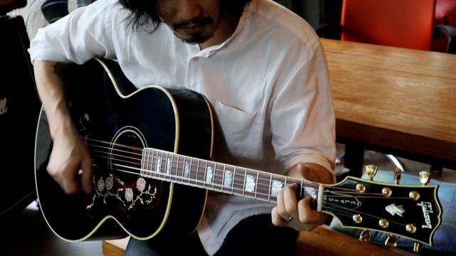 เปิดกล่องของใหม่ Gibson Elvis SJ 200 and Dove 222 смотреть онлайн