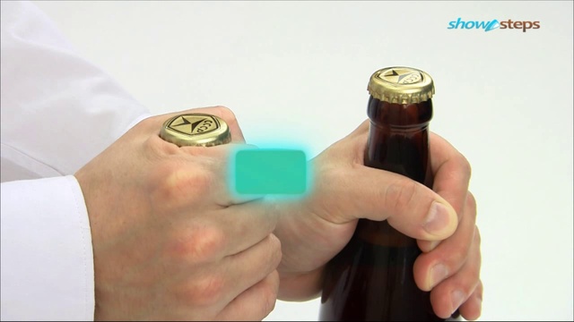 Как открыть бутылку пива другой бутылкой.