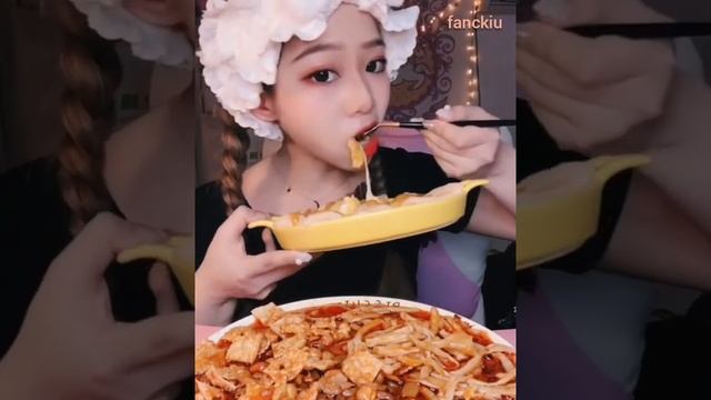 ?MUKBANG ASMR 》НЕОБЫЧНАЯ ЕДА 》УСЛАДА ДЛЯ ВАШИХ УШЕЙ из TikTok смотреть онлайн