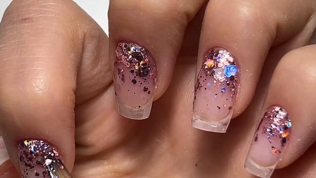 Популярный дизайн с блесками | Секрет идеального маникюра для фото смотреть онлайн