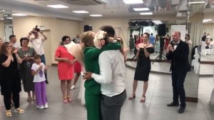 Предложение руки и сердца у друга на свадьбе