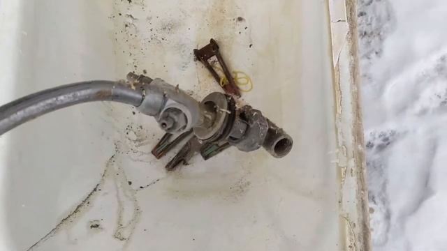 Сколько денег в чугунной ванне? смотреть онлайн