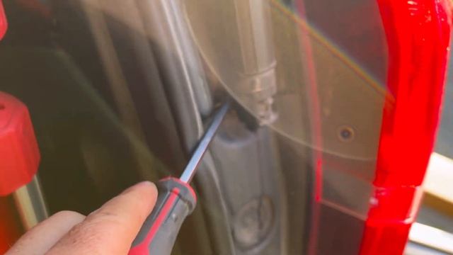 Chevy Suburban/Tahoe Rear Door Won’t Close or Open? смотреть онлайн