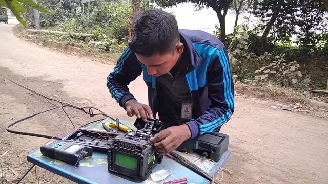 ফাইবার স্প্লাইসিং করা হচ্ছে দেখুন #fiber #ফাইবার смотреть онлайн