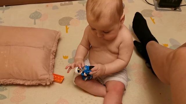 КАК НАУЧИТЬ слезать с кровати малыша. ПОГОДКИ смотреть онлайн