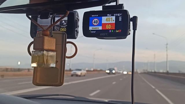 Видеорегистратор с радар-детектором Bist Road Combo 7 в сравнении с Silverstone F1 Uno Sport