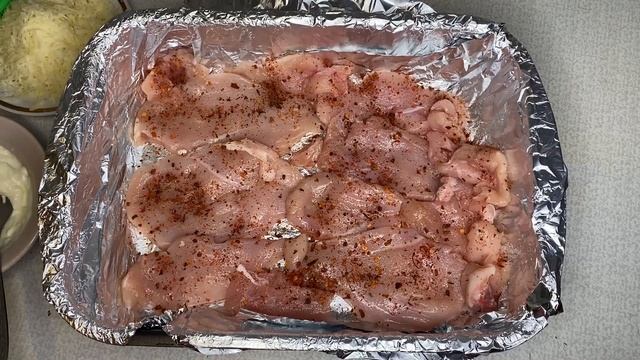 Мясо по-Французски из куриного филе в духовке - очень вкусно, мясо мягкое смотреть онлайн